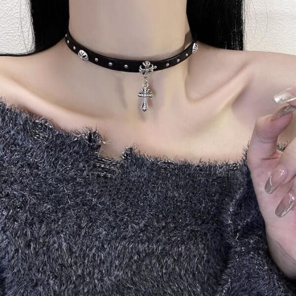 cross  choker - Image 3
