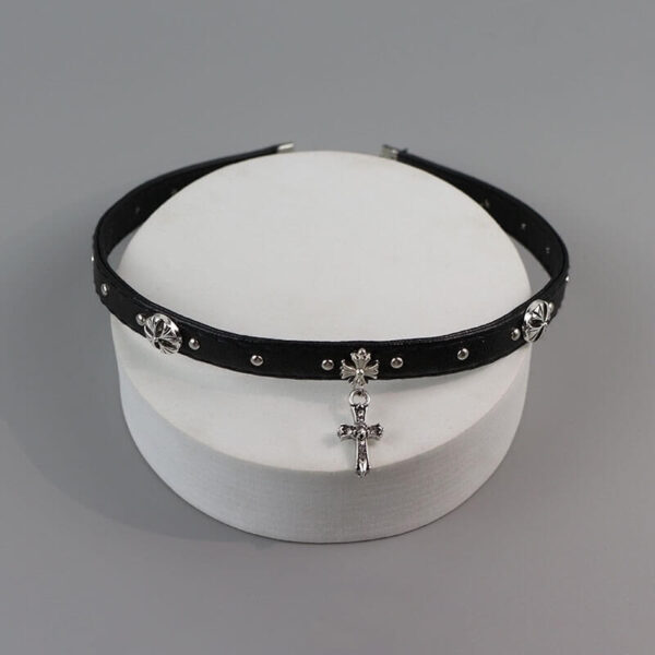 cross  choker